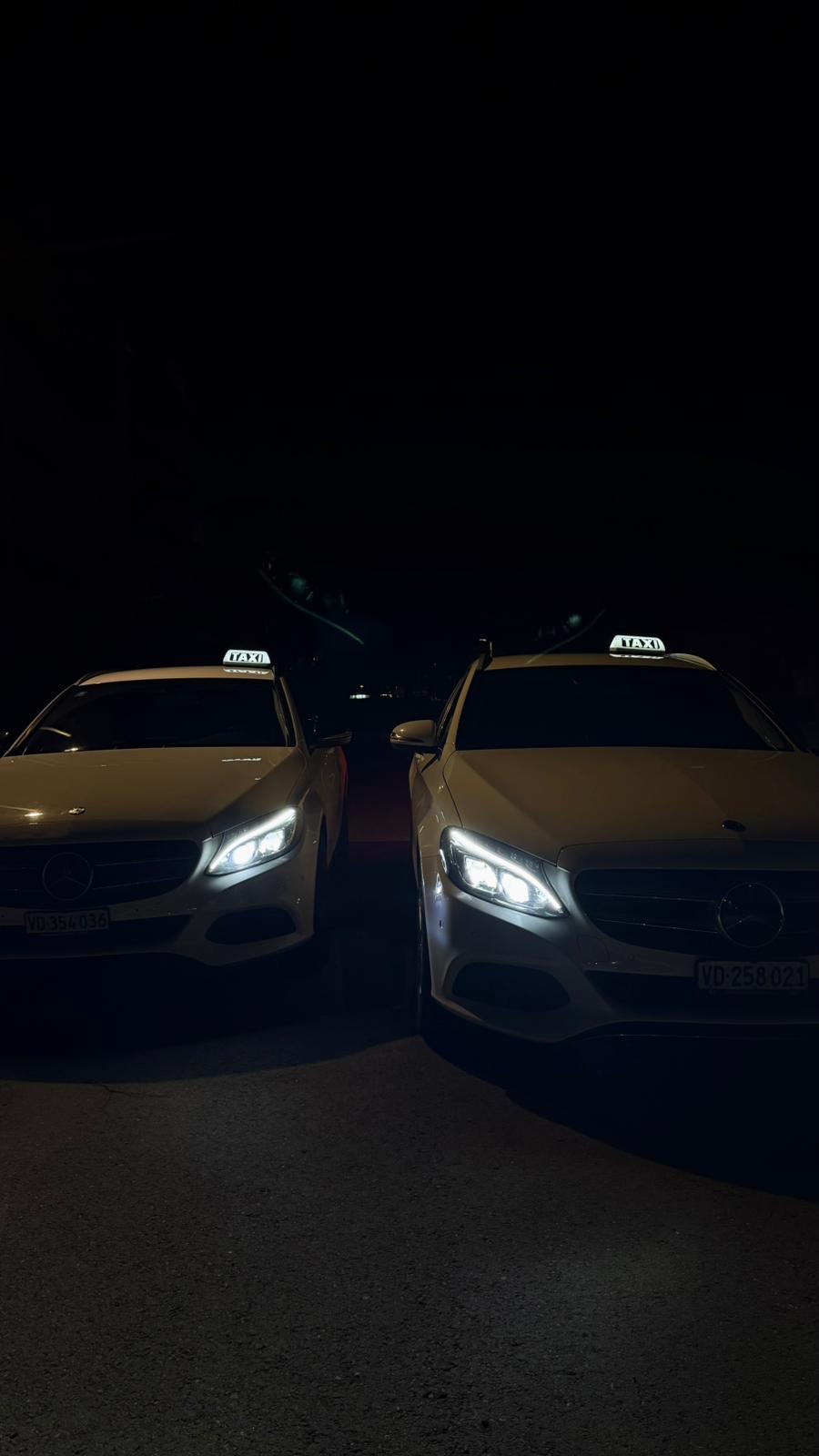 Mercedes Taxi Bardhi de nuit