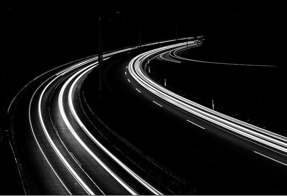 Mercedes Taxi Bardhi — phares de nuit